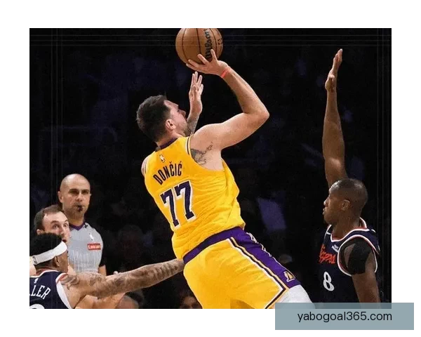 湖人遭遇惨败创队史纪录三战雷霆总输八十一分震惊全美 湖人遭遇惨败创队史纪录三战雷霆总输八十一分震惊全美